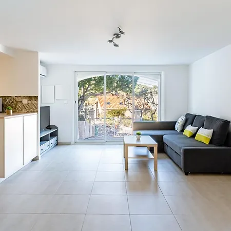 Apartment Bas De Refait A Neuf, Climatisation Et Terrasse Vue *