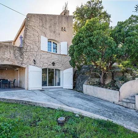 Bas de villa refait à neuf, climatisation et terrasse vue mer