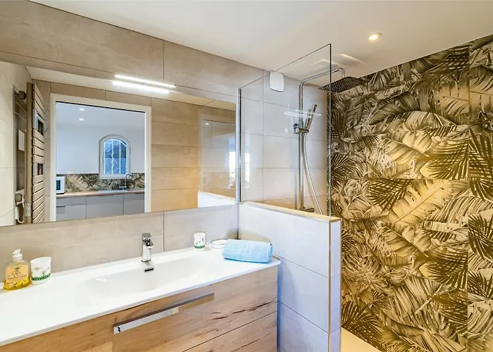 Bas De Refait A Neuf, Climatisation Et Terrasse Vue Apartman